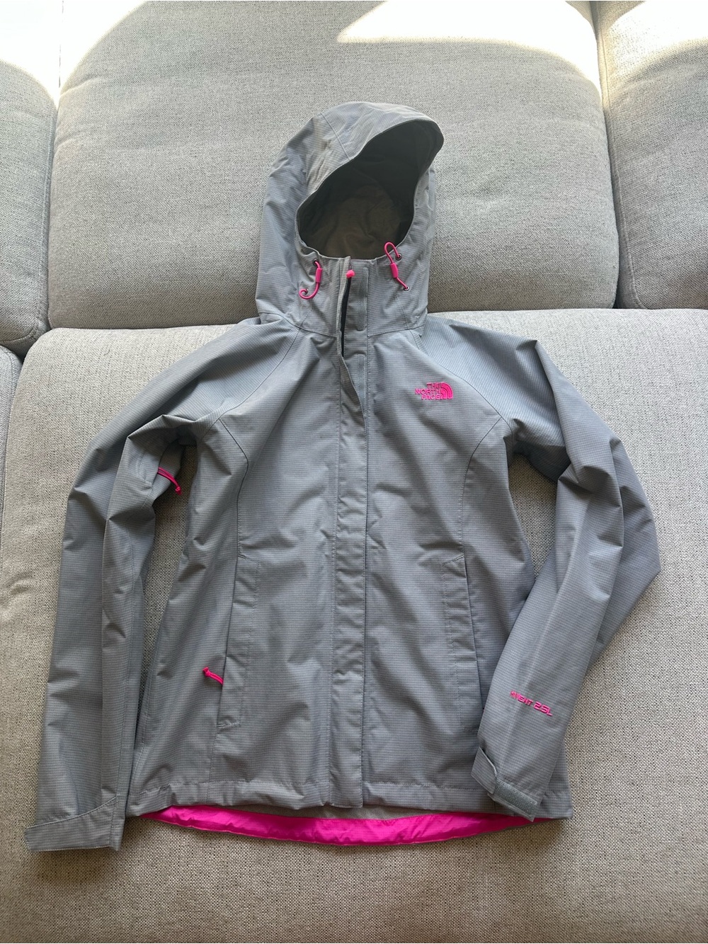 The North Face Packable/Stowaway HyVent 2.5L Rain Jacket Women’s S